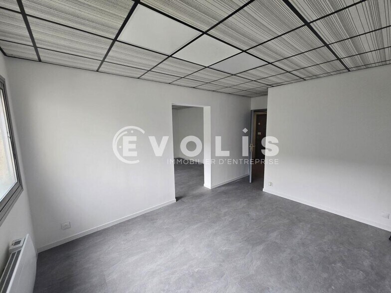 Industrial in Grigny for lease - Interior Photo - Image 3 of 7