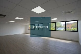 511 Route De La Seds, Vitrolles for lease Interior Photo- Image 1 of 7