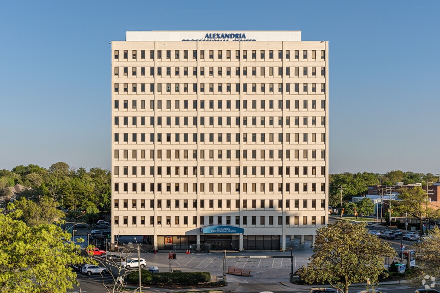 4660 Kenmore Ave, Alexandria, VA for lease - Building Photo - Image 3 of 18