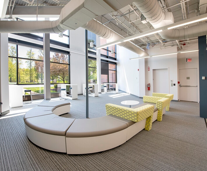 28500 Clemens Rd, Westlake, OH for lease - Interior Photo - Image 2 of 18