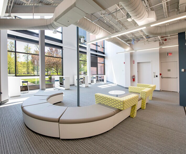 28500 Clemens Rd, Westlake, OH à louer - Photo intérieure - Image 2 de 18