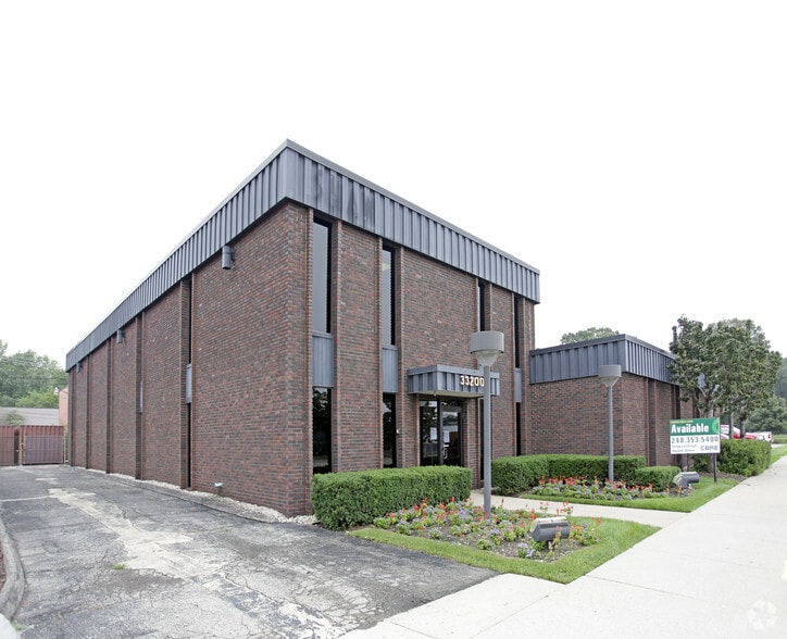 33150 Schoolcraft Rd, Livonia, MI à louer - Photo principale - Image 2 de 4