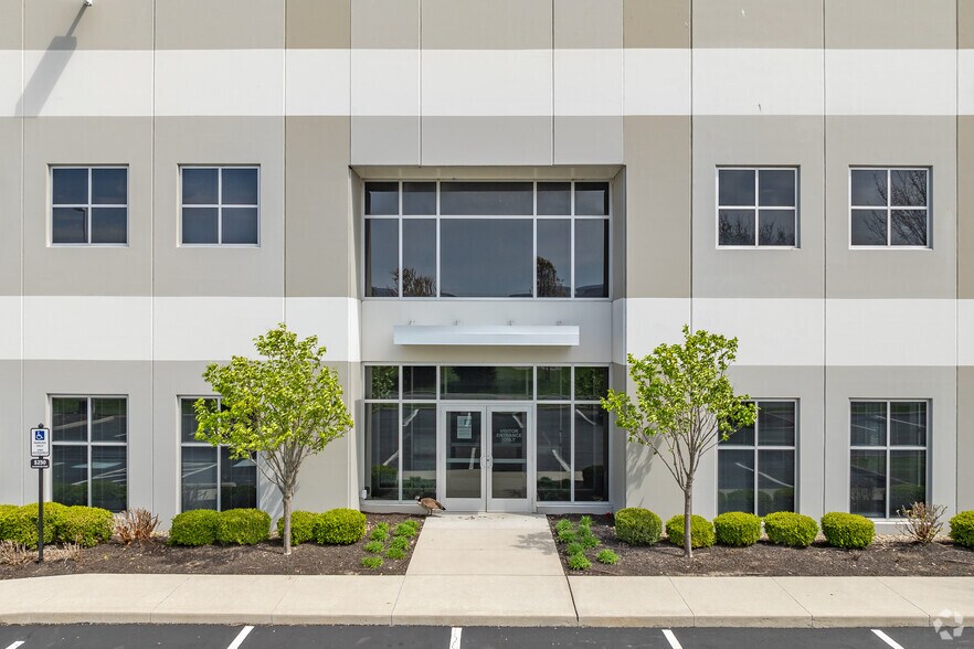 9296 Intermodal Ct, Columbus, OH à louer - Photo du bâtiment - Image 2 de 4