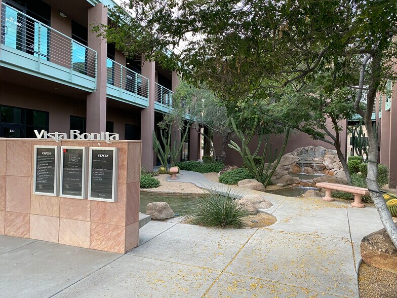8701 E Vista Bonita Dr, Scottsdale, AZ à vendre - Photo du bâtiment - Image 2 de 4