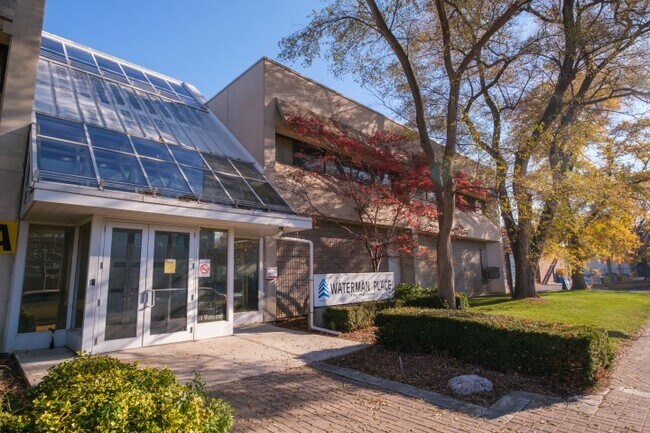 Plus de détails pour 19 Waterman Ave, Toronto, ON - Bureau à louer