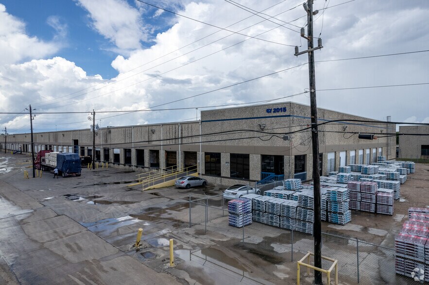 2015 Turning Basin Dr, Houston, TX à louer - Photo du bâtiment - Image 3 de 5