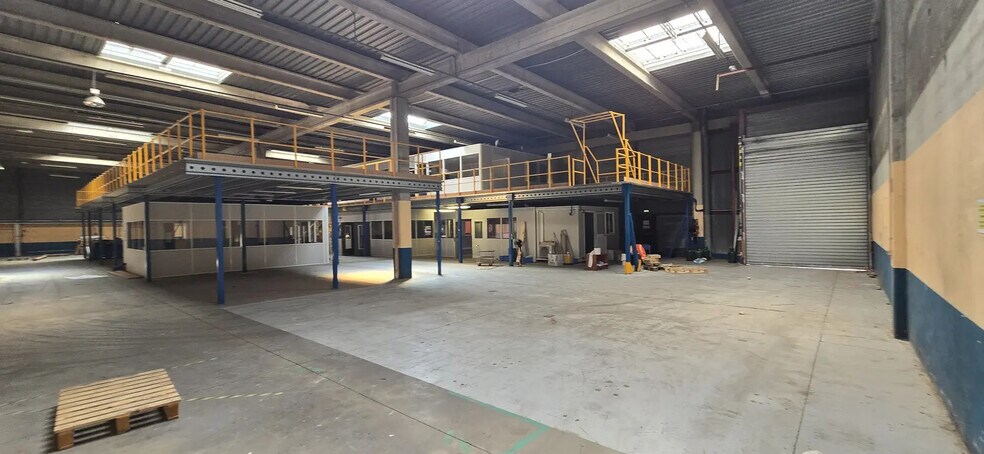 Flex in Vitrolles for lease - Building Photo - Image 2 of 10