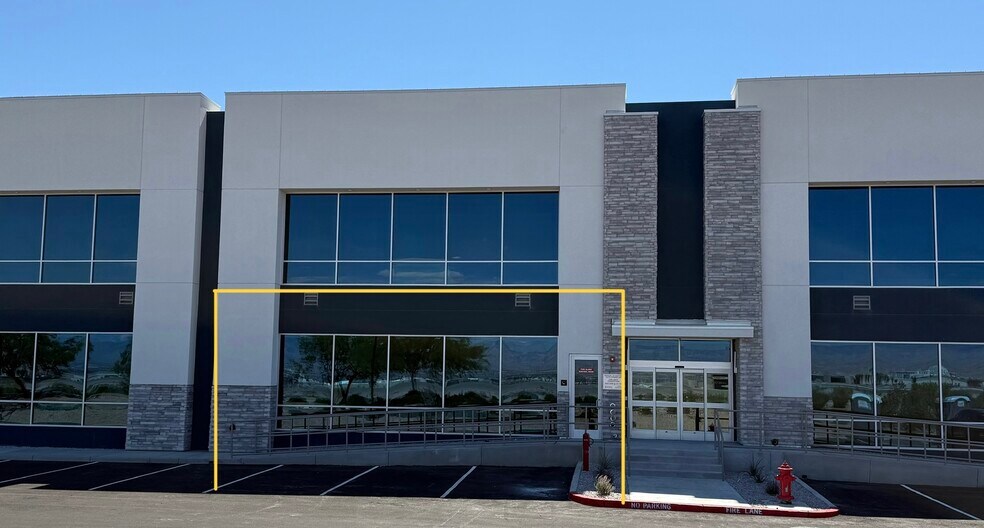 1301 Seven Hills Dr, Henderson, NV à louer - Photo du bâtiment - Image 2 de 7