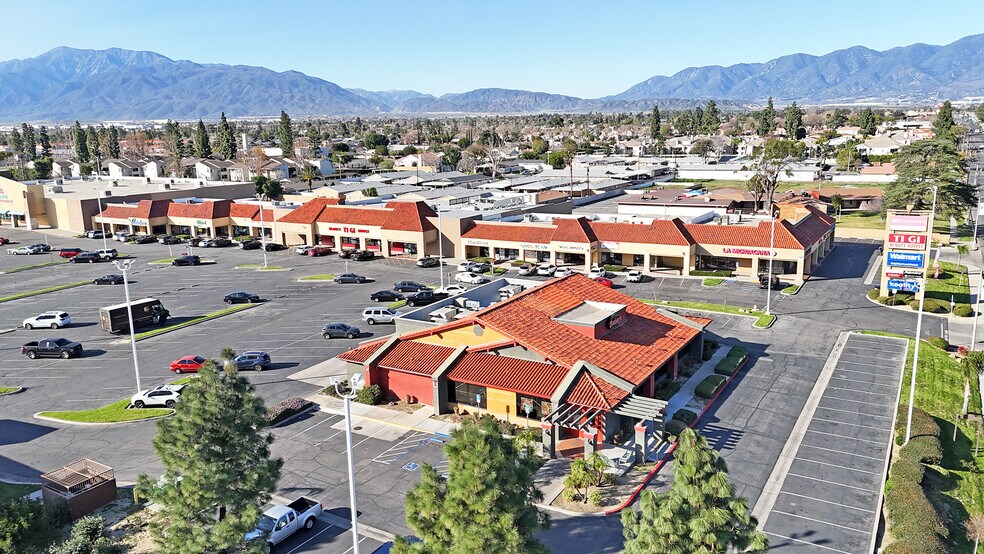 128-300 W Base Line Rd, Rialto, CA for lease - Building Photo - Image 3 of 9