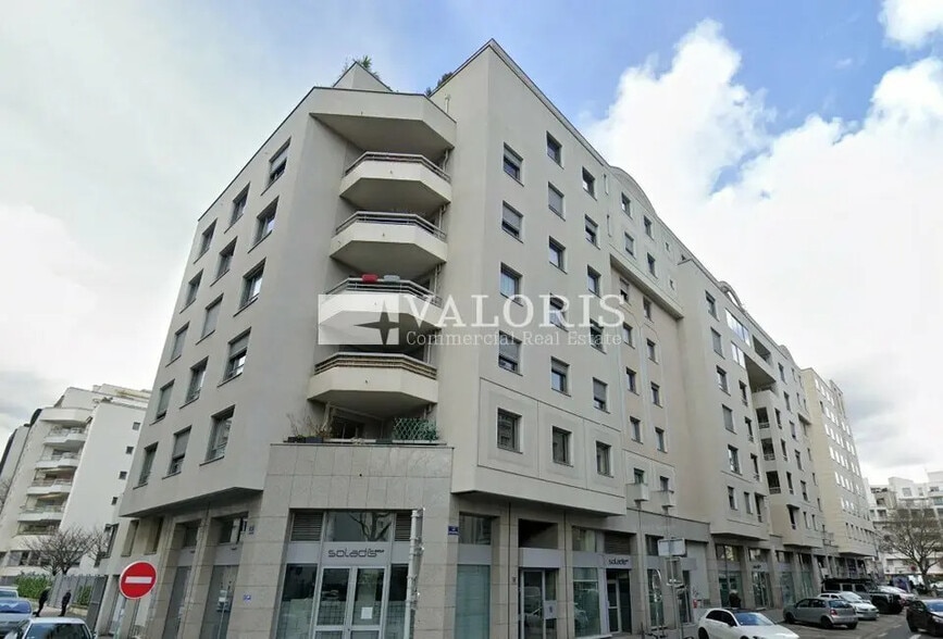 Office in Lyon for lease - Building Photo - Image 3 of 6