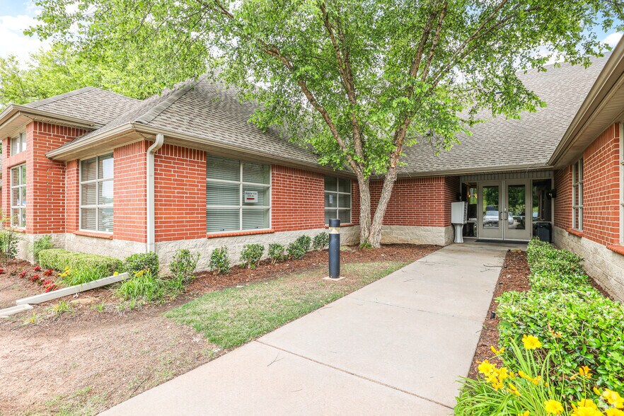 3000 S Berry Rd, Norman, OK à vendre - Photo du bâtiment - Image 3 de 20