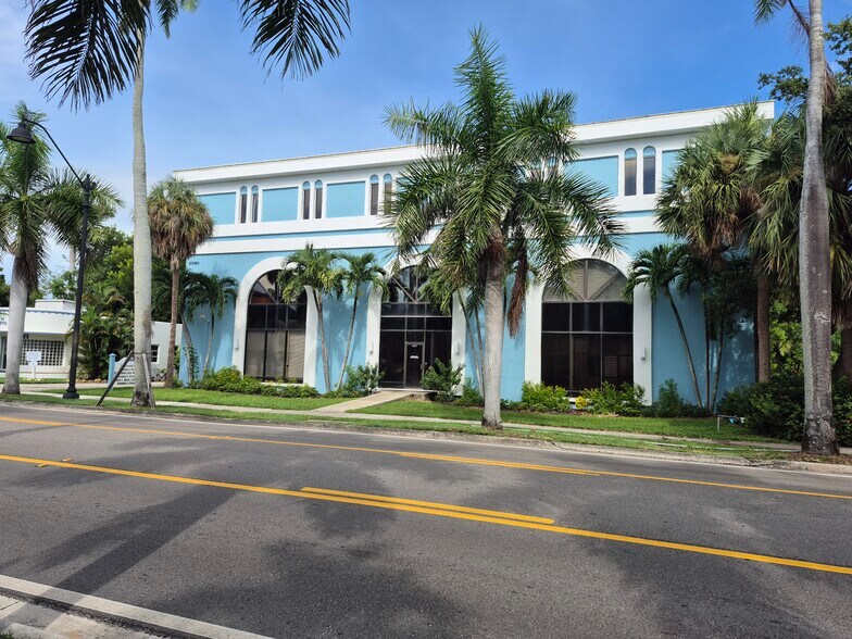 2080 McGregor Blvd, Fort Myers, FL à louer - Photo du bâtiment - Image 1 de 7