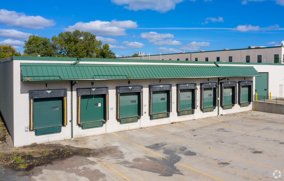 12301 Dupont Ave S, Burnsville, MN à louer - Photo du bâtiment - Image 2 de 11