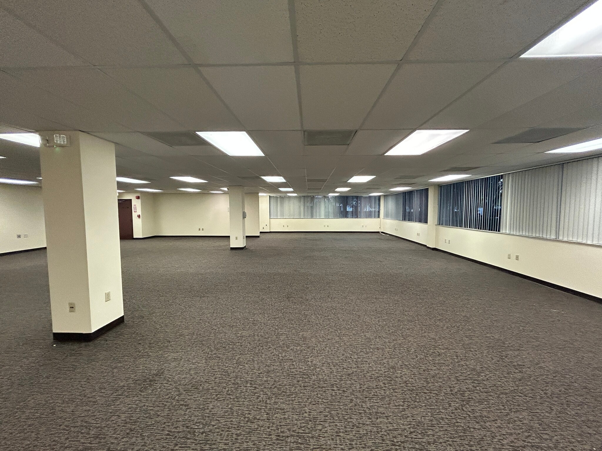 300 Lock Rd, Deerfield Beach, FL for lease Interior Photo- Image 1 of 4