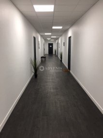 Office in Trappes for sale - Lobby - Image 1 of 4