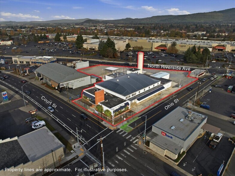 1300 Court St, Medford, OR à vendre - Photo du bâtiment - Image 2 de 56