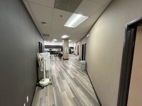 10201 N Illinois St, Indianapolis, IN à louer Photo intérieure- Image 2 de 12