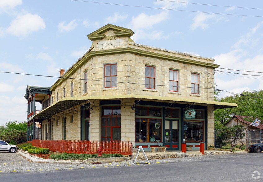 402 7th St, Comfort, TX à louer - Photo du bâtiment - Image 2 de 5