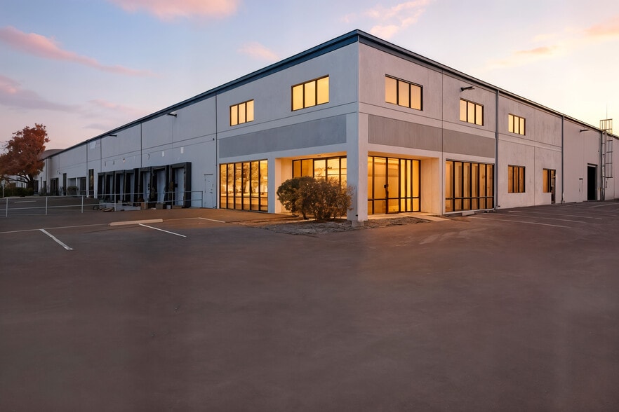 1095 Spice Islands Dr, Sparks, NV for lease - Building Photo - Image 1 of 14