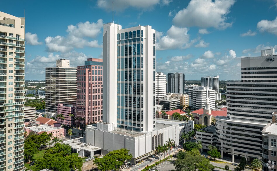 100 SE 3rd Ave, Fort Lauderdale, FL à louer - Photo du bâtiment - Image 2 de 10