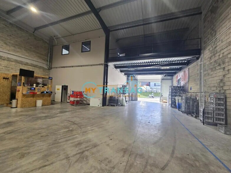 Flex in Les Pavillons-sous-Bois for lease - Building Photo - Image 3 of 7