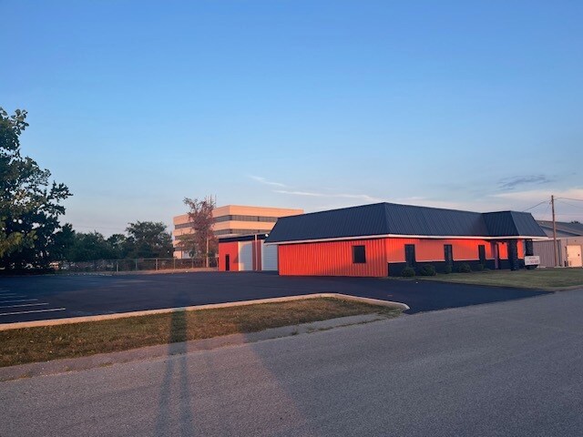 1313 Newton Ave, Evansville, IN à louer - Photo du bâtiment - Image 3 de 8