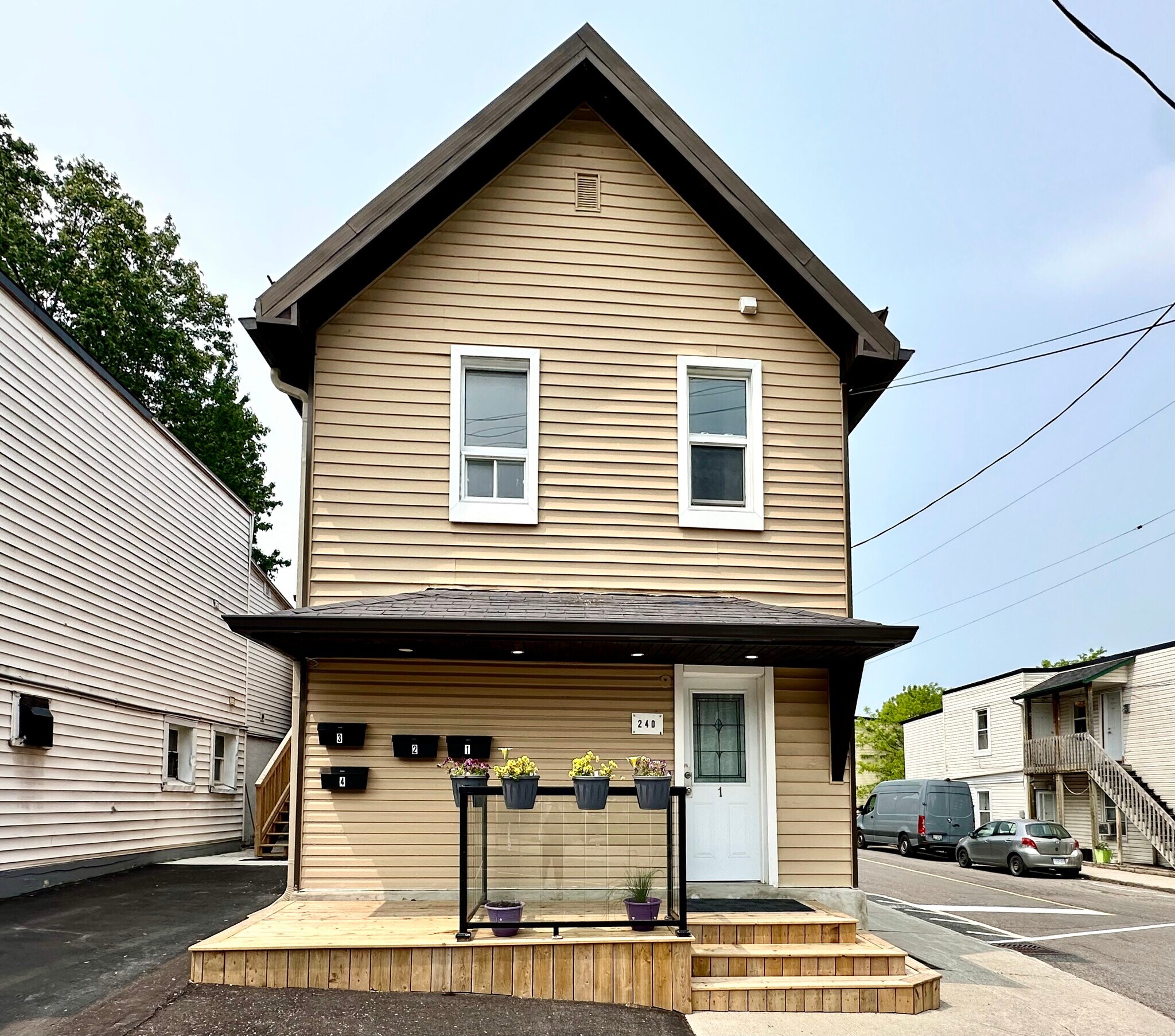 240 Marier Ave, Ottawa, ON for sale Primary Photo- Image 1 of 15