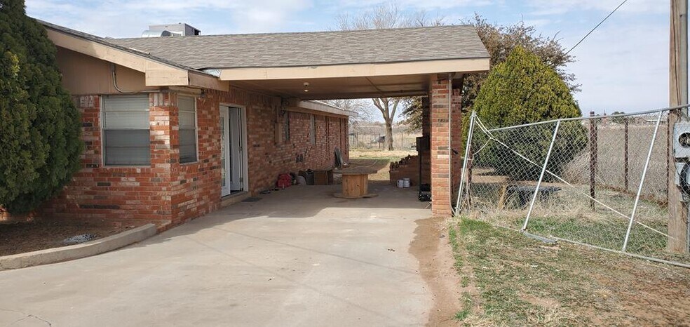 901 E County Road 140, Midland, TX à vendre - Photo du bâtiment - Image 2 de 10
