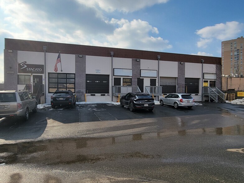 12300 Carroll Ave, Rockville, MD à louer - Photo du bâtiment - Image 3 de 11