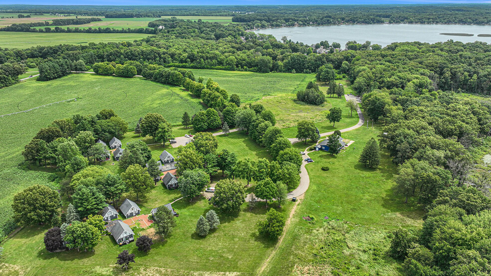 34485 Swift Lake Dr, Lawton, MI for sale - Primary Photo - Image 1 of 1