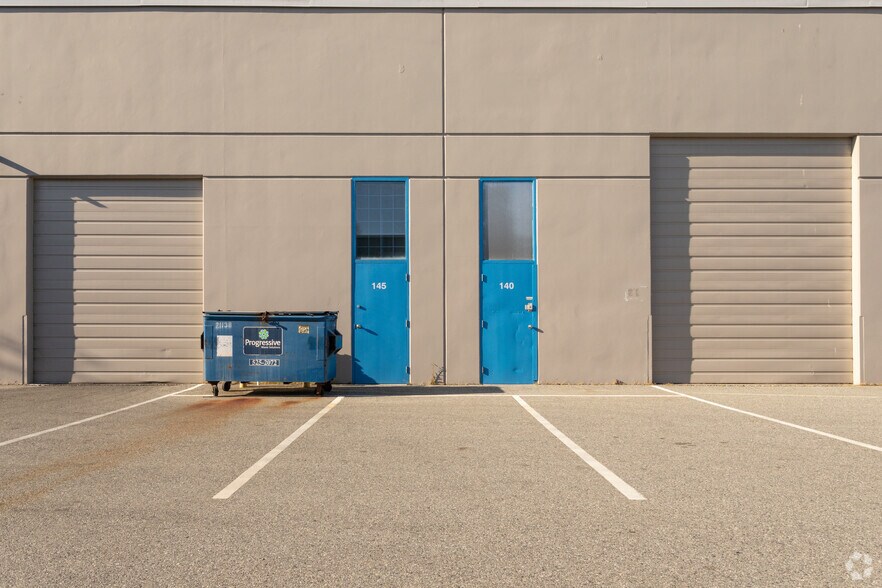 12031 Horseshoe Way, Richmond, BC à louer - Photo du bâtiment - Image 3 de 6