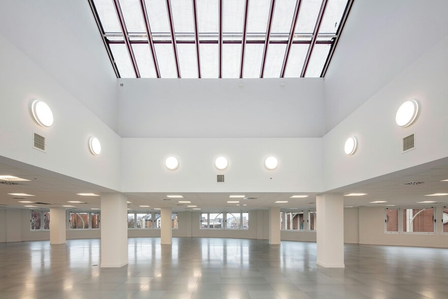 Wood St, Kingston Upon Thames for lease - Building Photo - Image 3 of 8