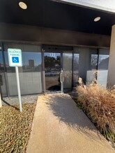 5750 Rufe Snow Dr, North Richland Hills, TX à louer Photo du bâtiment- Image 1 de 4