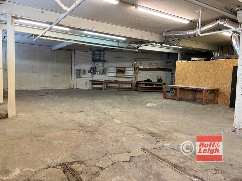 10225 Berea Rd, Cleveland, OH for lease - Building Photo - Image 3 of 7