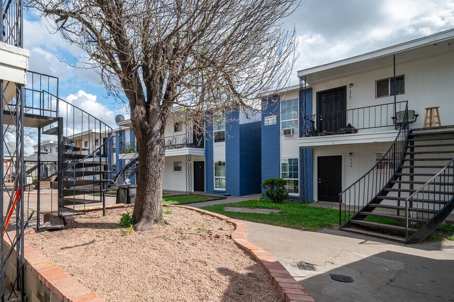 122 E Crosstimbers St, Houston, TX for sale - Building Photo - Image 3 of 43