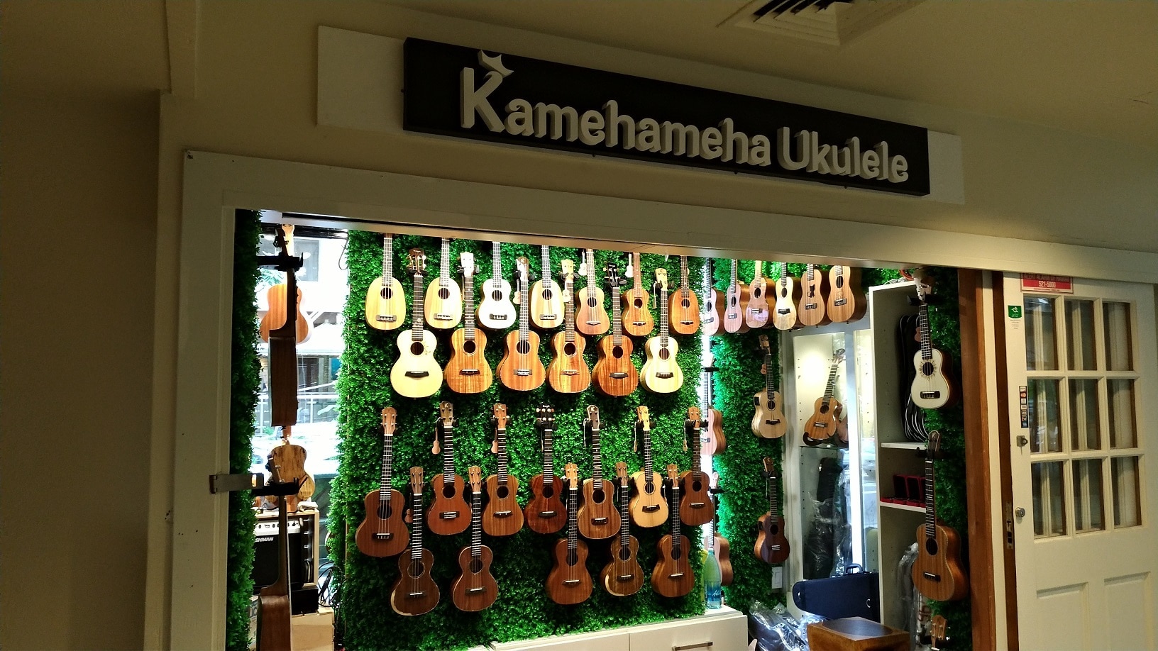 205 Lewers St, Honolulu, HI for lease Primary Photo- Image 1 of 9