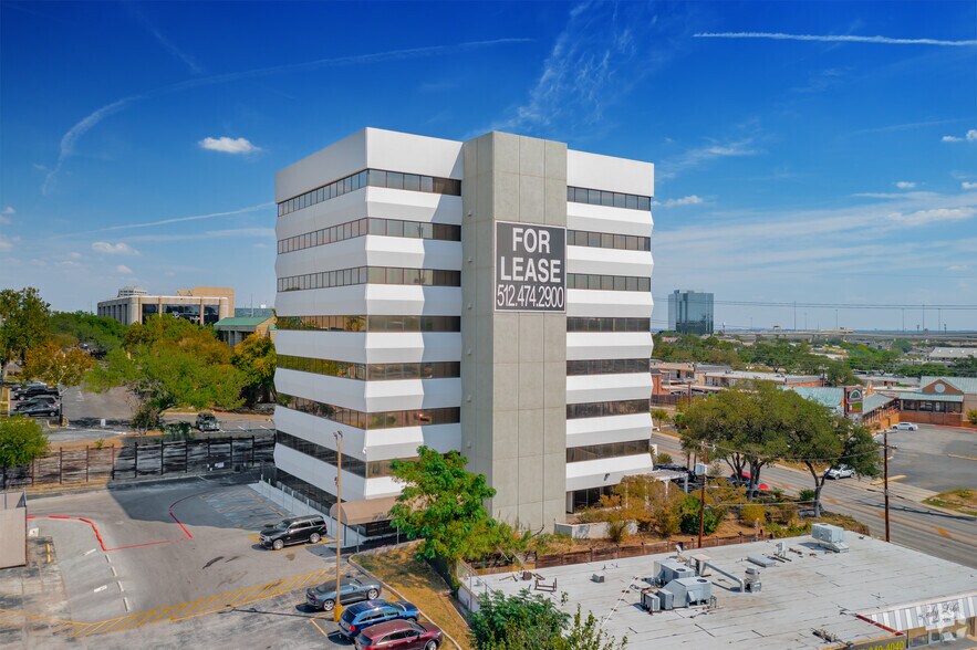 7461 Callaghan Rd, San Antonio, TX à louer - Photo du bâtiment - Image 3 de 6