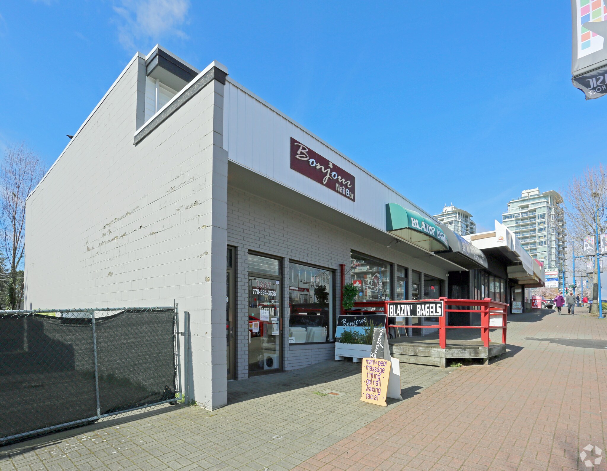 1365-1371 Johnston Rd, White Rock, BC à vendre Photo principale- Image 1 de 1