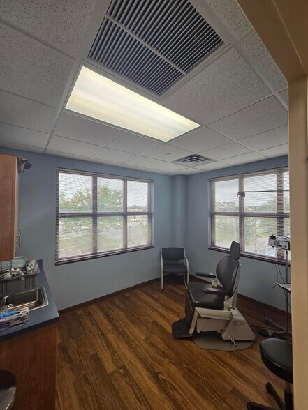 780 Route 37 W, Toms River, NJ à louer - Photo du bâtiment - Image 3 de 9