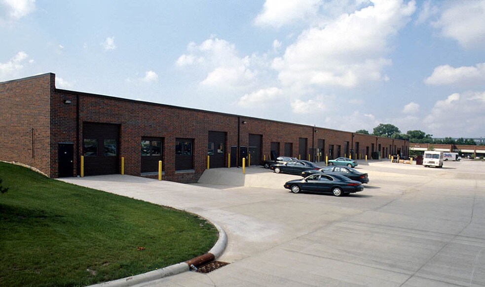 8200 Sweet Valley Dr, Valley View, OH à louer - Autre - Image 3 de 19