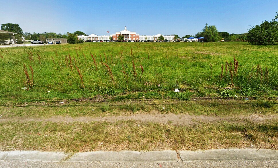 977 Behrman Highway, Terrytown, LA à vendre - Photo du bâtiment - Image 2 de 3
