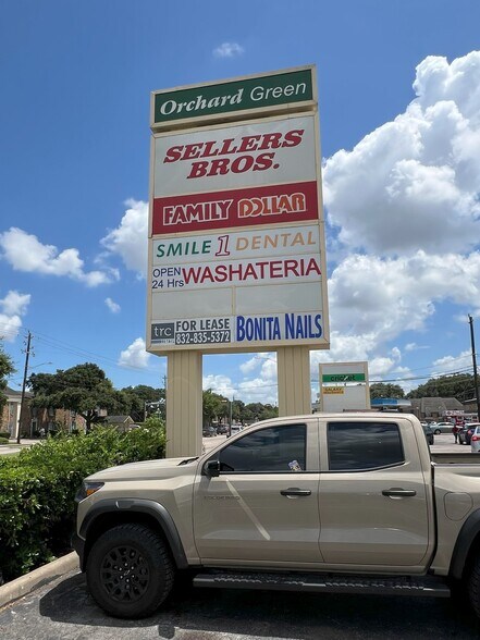 5900-5990 Renwick Dr, Houston, TX à louer - Photo du bâtiment - Image 2 de 8