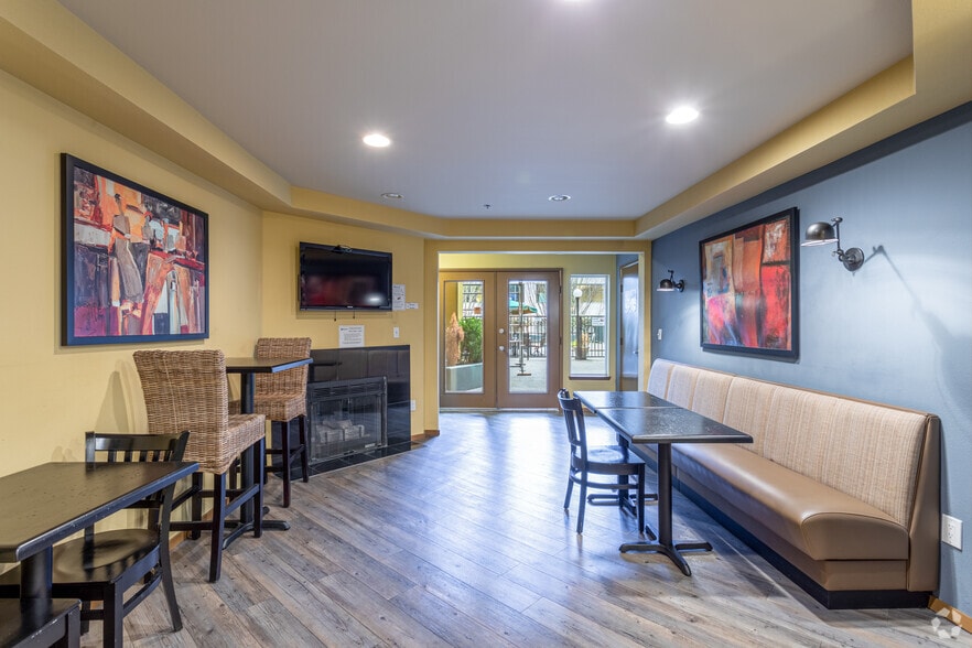 2226 Elliott Ave, Seattle, WA for lease - Interior Photo - Image 2 of 7