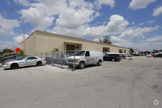 Plus de détails pour 325-337 W 75th Pl, Hialeah, FL - Industriel/Logistique à louer