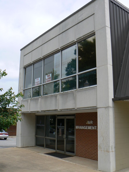 24-26 W Church St, Martinsville, VA for lease - Building Photo - Image 2 of 7