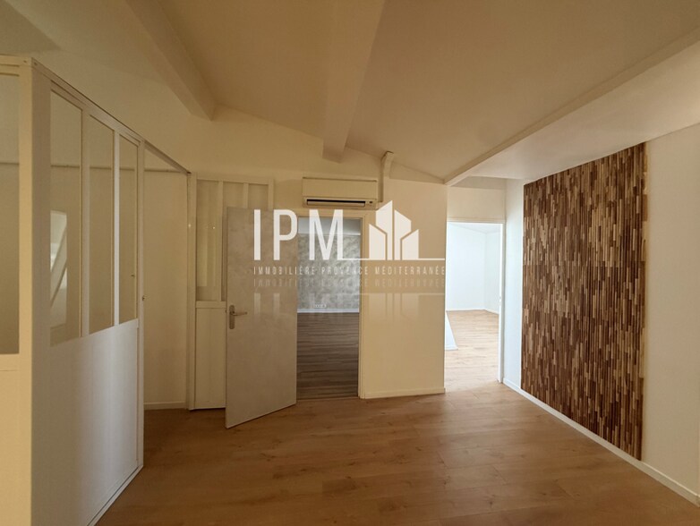 56 Rue Du Fauge, 13400 Aubagne, Aubagne à louer - Photo du bâtiment - Image 3 de 9