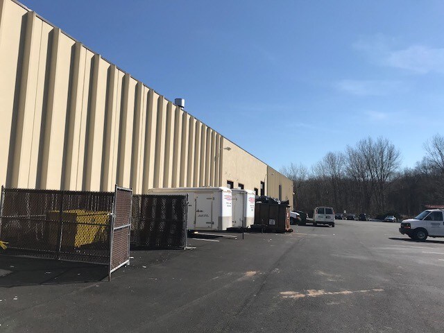 26 Law Dr, Fairfield, NJ for lease - Building Photo - Image 2 of 14