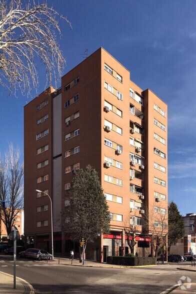 Immeuble residentiel dans Fuenlabrada, Madrid à vendre - Photo du bâtiment - Image 2 de 2