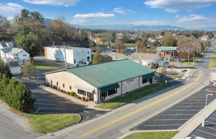 119 E Cleveland Ave, Vinton, VA for lease - Building Photo - Image 1 of 15