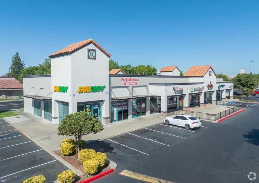 1645 Countryside Dr, Turlock, CA for lease - Building Photo - Image 1 of 37